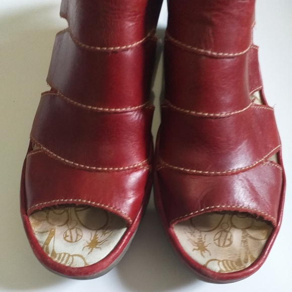 FLY LONDON Yown Sandal Red - Picture 9 of 15